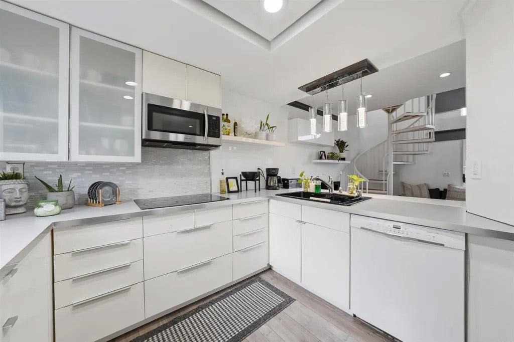 719 Eastshore 47