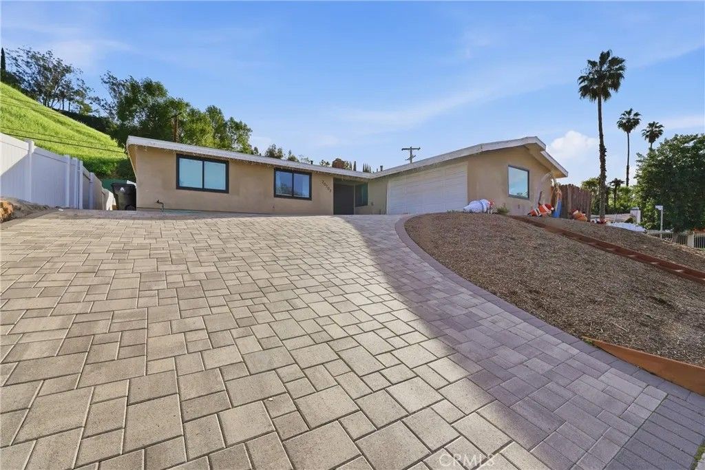 Photo of 20703 Collins, Woodland Hills, CA 91367 (MLS # DW26007915)