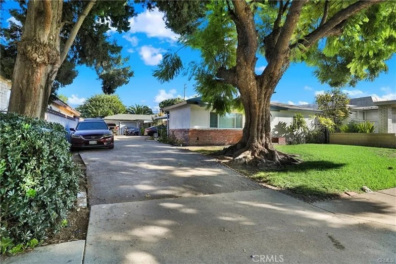 291 W Artesia Street