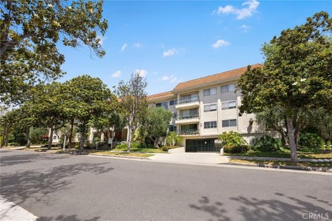 Photo of 420 S Madison Avenue #301, Pasadena, CA 91101 (MLS # AR26114272)