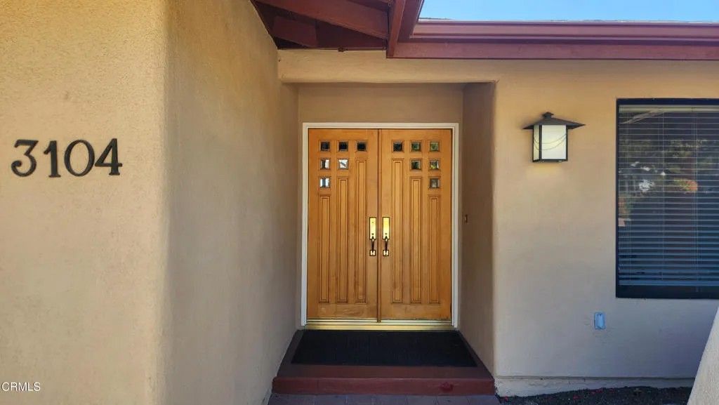 Photo of 3104 Kingridge Way, Glendale, CA 91206 (MLS # P1-26157)
