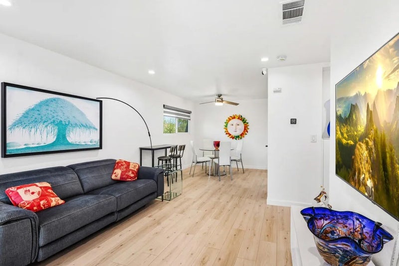 2812 N Auburn Court F201