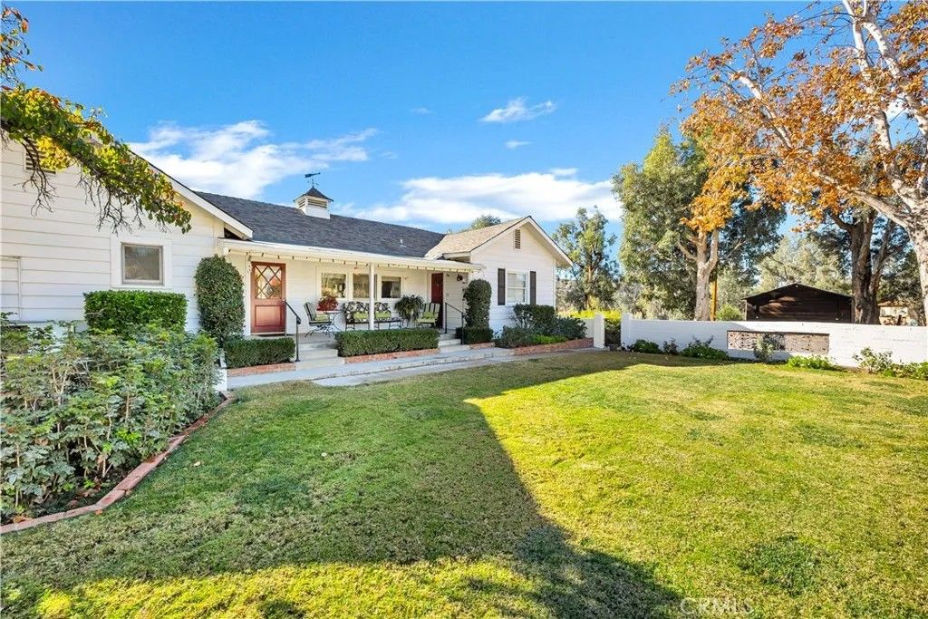 Photo of 27454 Hemet St, Hemet, CA 92544 (MLS # SW25280010)