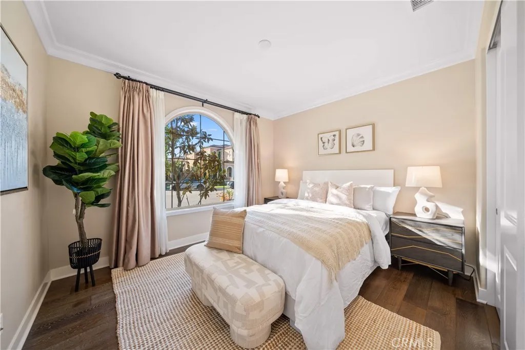 74 Gainsboro