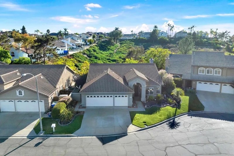 4976 Skyhawk Way