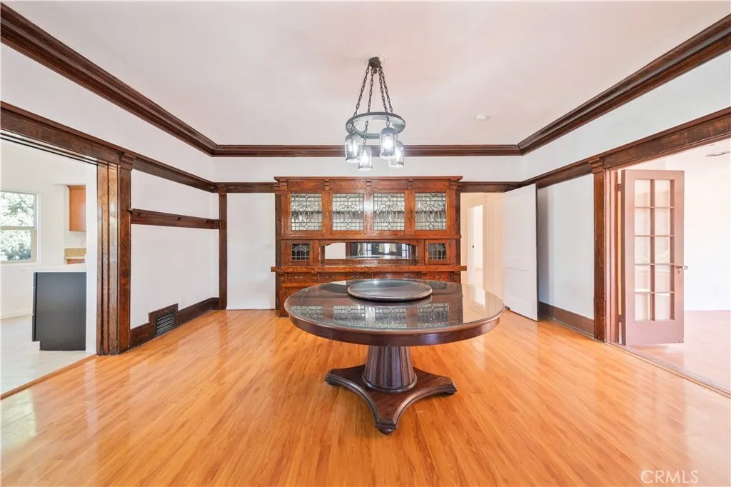 325 W Ramona