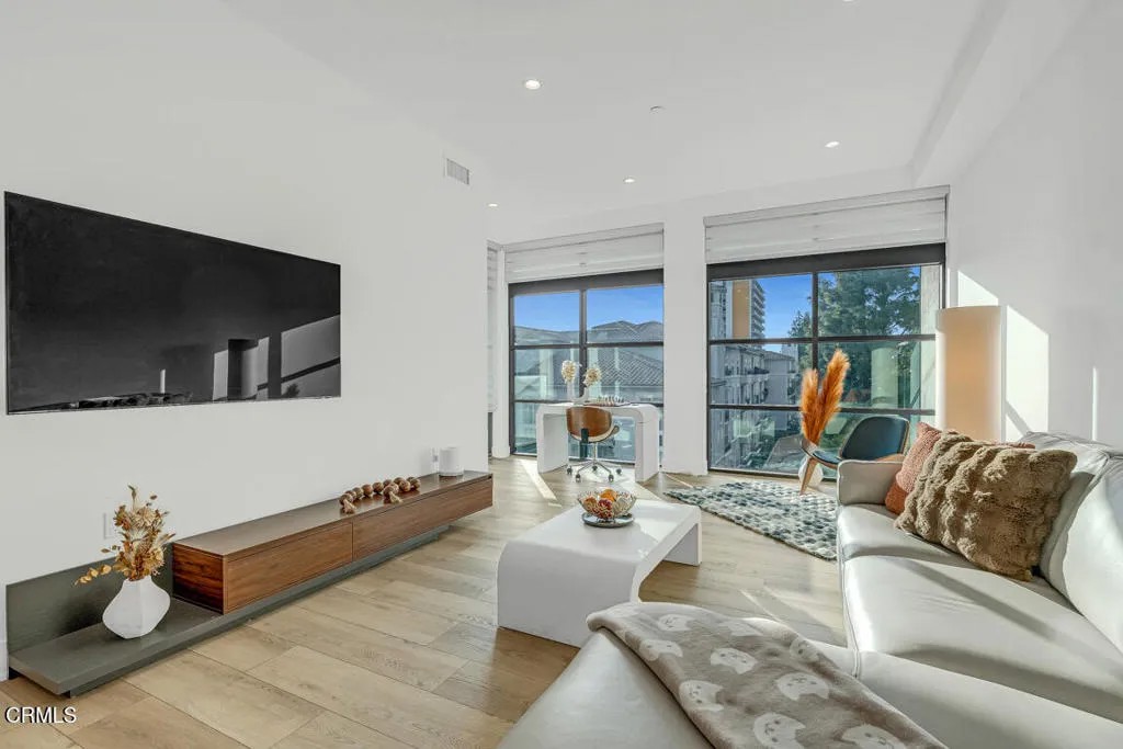 178 S Euclid Avenue 412