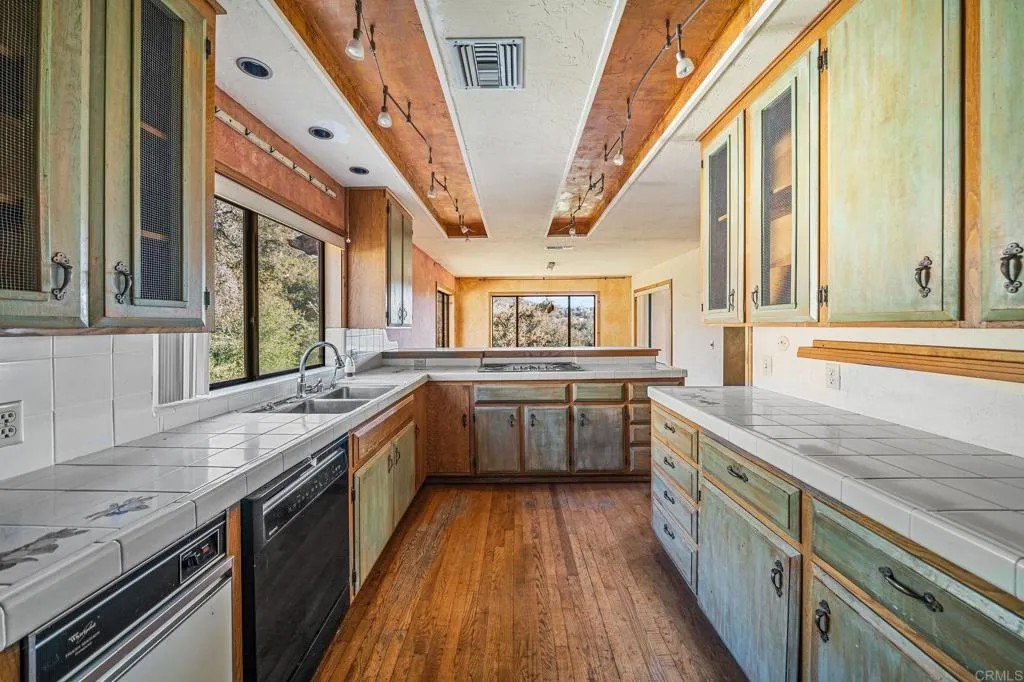 3252 Pine Hills Road