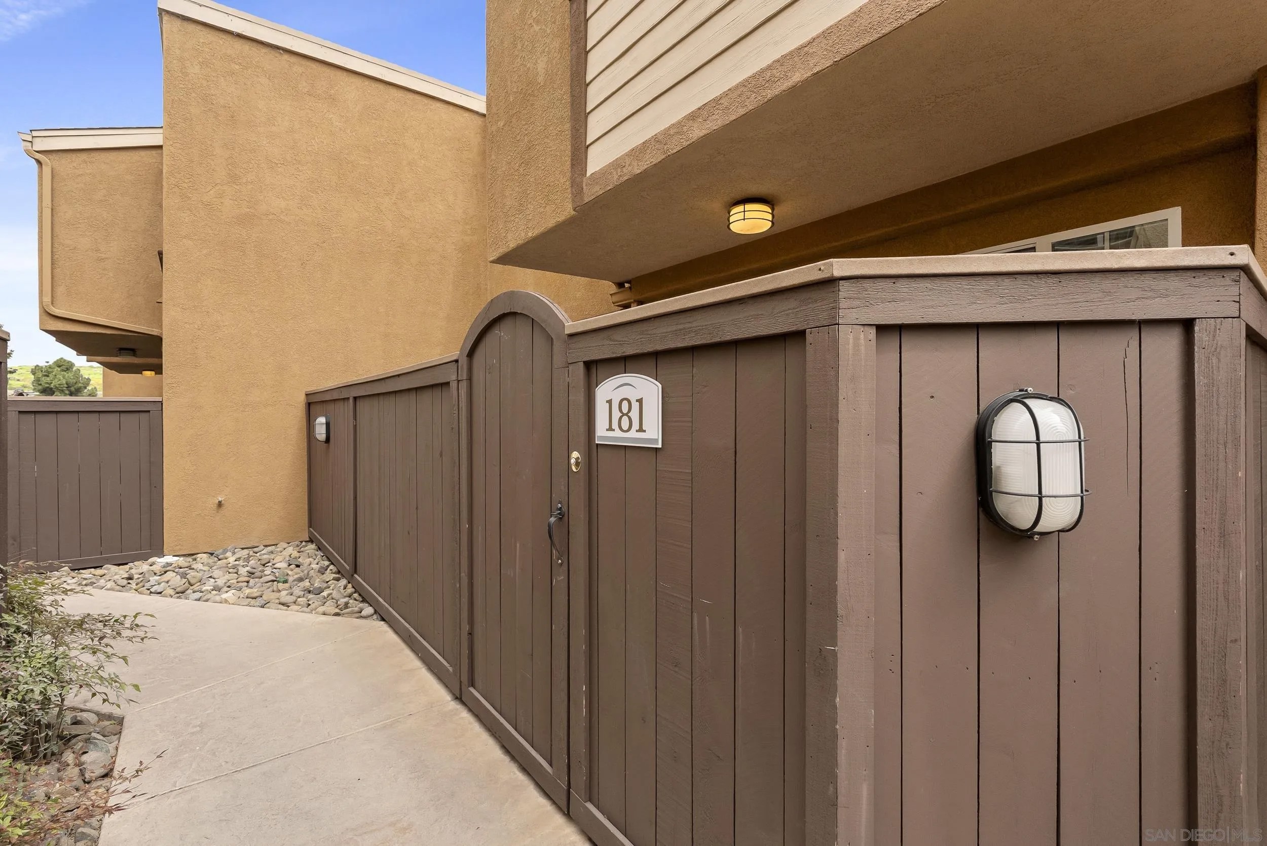 5252 Balboa Arms 181