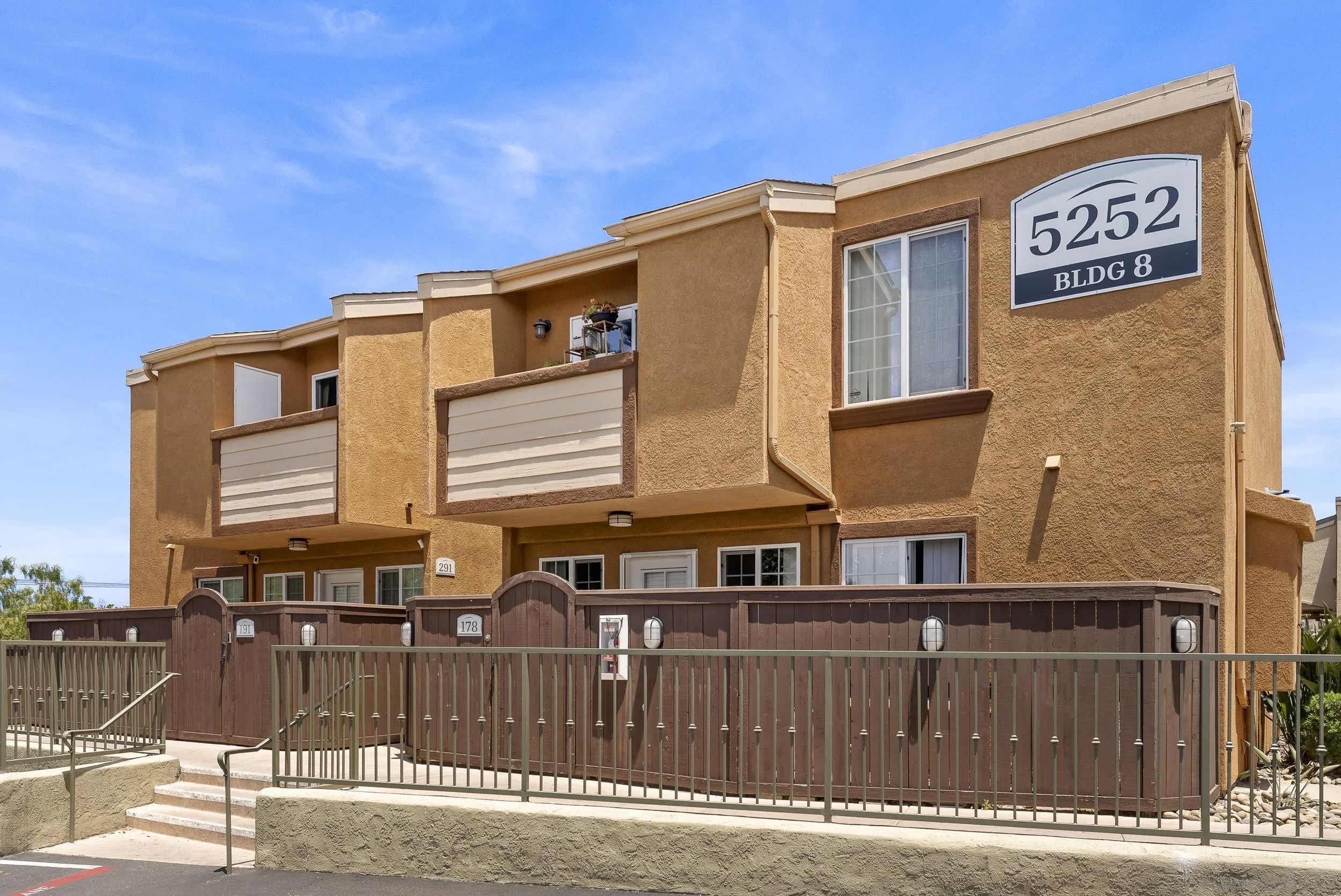 5252 Balboa Arms 181