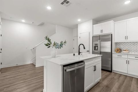 Tiny photo for 319 Minneola Place, Fallbrook, CA 92028 (MLS # NDP2510276)