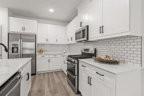 Tiny photo for 319 Minneola Place, Fallbrook, CA 92028 (MLS # NDP2510276)