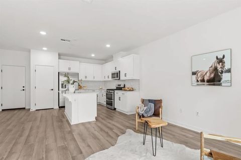 Tiny photo for 319 Minneola Place, Fallbrook, CA 92028 (MLS # NDP2510276)