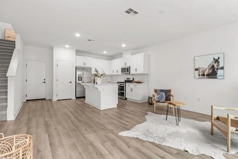 Tiny photo for 319 Minneola Place, Fallbrook, CA 92028 (MLS # NDP2510276)