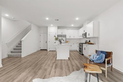 Tiny photo for 319 Minneola Place, Fallbrook, CA 92028 (MLS # NDP2510276)