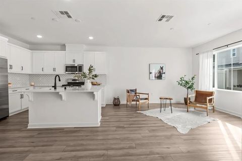 Tiny photo for 319 Minneola Place, Fallbrook, CA 92028 (MLS # NDP2510276)