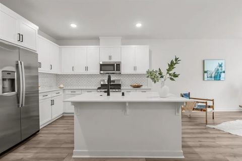 Tiny photo for 319 Minneola Place, Fallbrook, CA 92028 (MLS # NDP2510276)