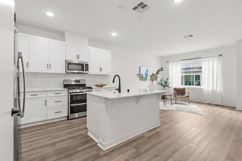 Tiny photo for 319 Minneola Place, Fallbrook, CA 92028 (MLS # NDP2510276)