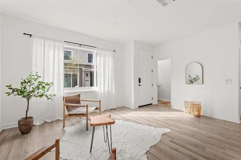 Tiny photo for 319 Minneola Place, Fallbrook, CA 92028 (MLS # NDP2510276)