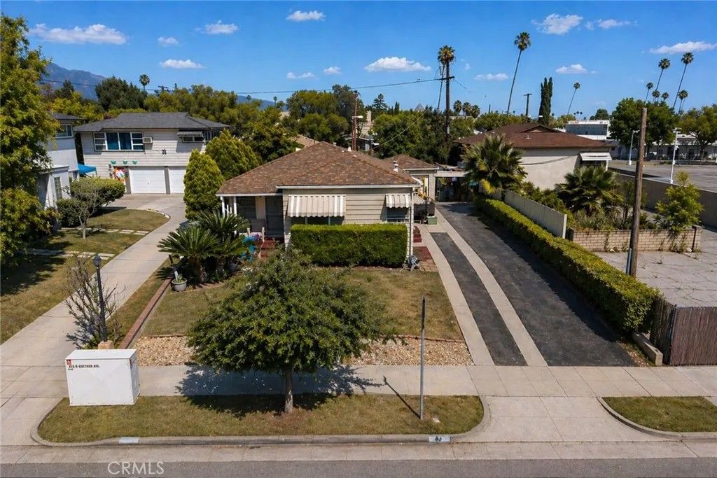 Photo of 44 N Berkeley Avenue, Pasadena, CA 91107 (MLS # WS26090600)