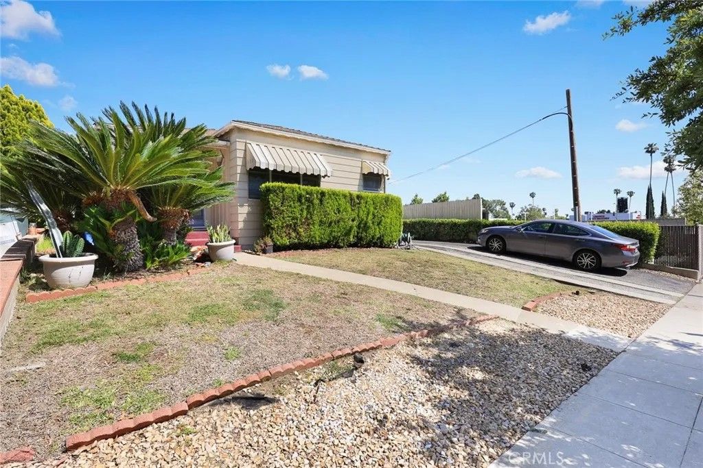 Photo of 44 N Berkeley Avenue, Pasadena, CA 91107 (MLS # WS26090600)