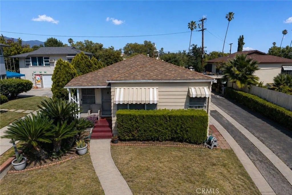 Photo of 44 N Berkeley Avenue, Pasadena, CA 91107 (MLS # WS26090600)
