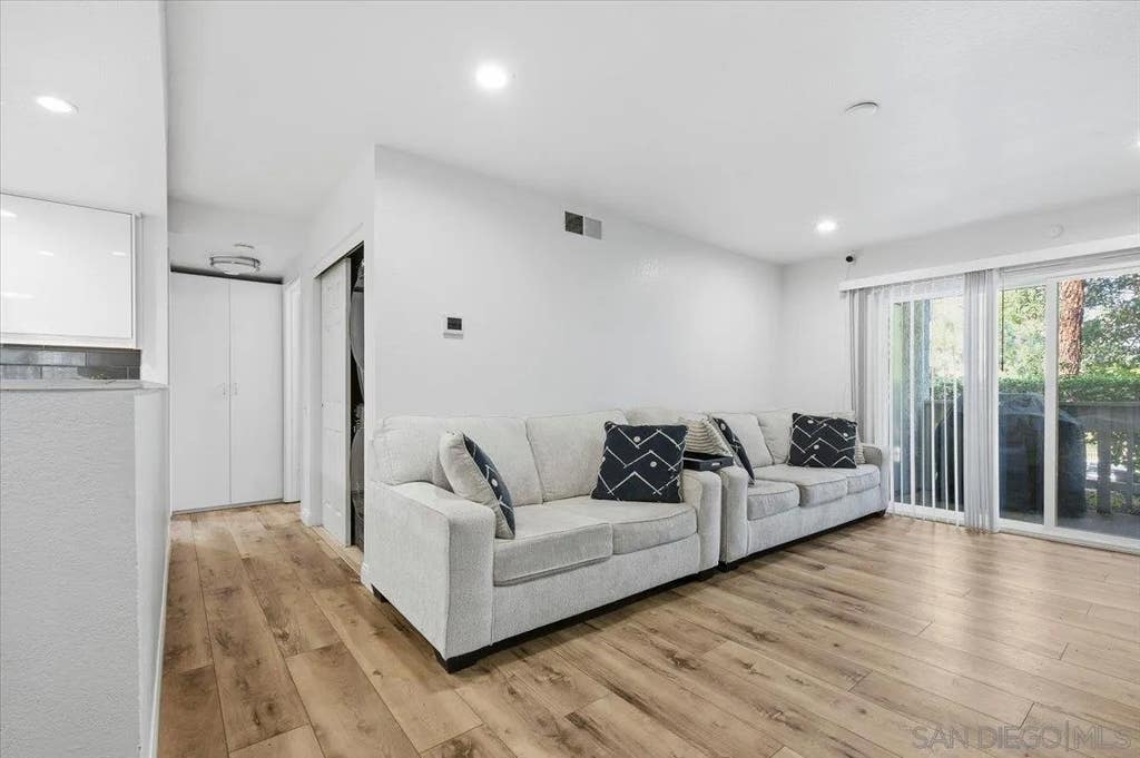 Photo of 1564 Tanglewood Ln #18, Escondido, CA 92029 (MLS # 260012278)