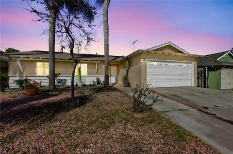 Photo of 1080 Sapphire Ln, Corona, CA 92882 (MLS # IG26024848)