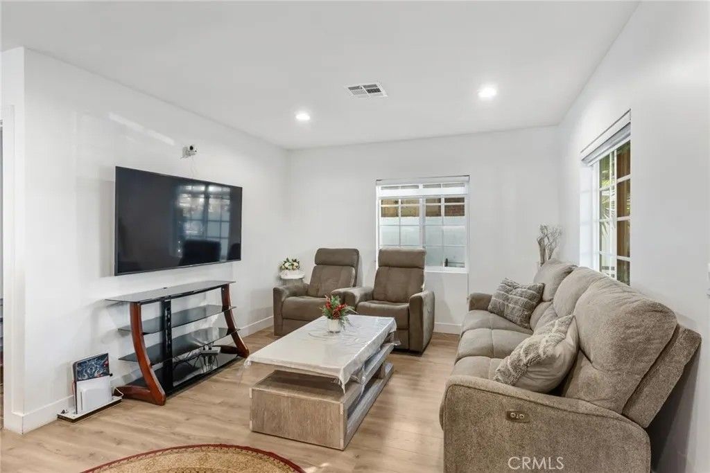 Photo of 1010 Mariposa St, Glendale, CA 91205 (MLS # SR26023490)