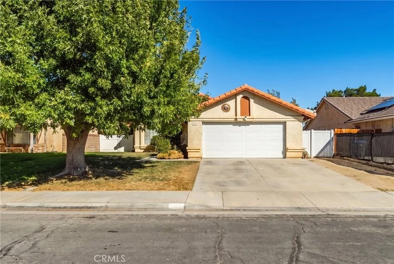 2811 E La Vida Drive