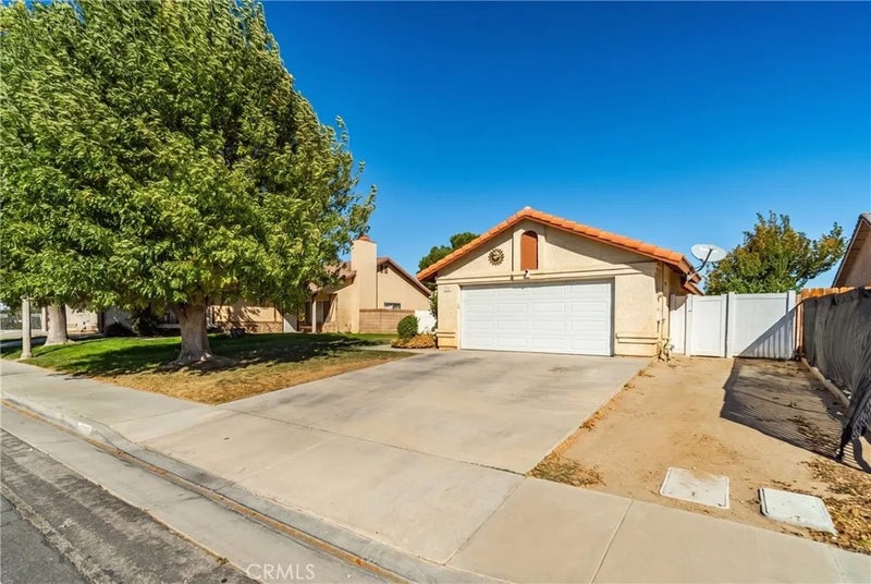 2811 E La Vida Drive