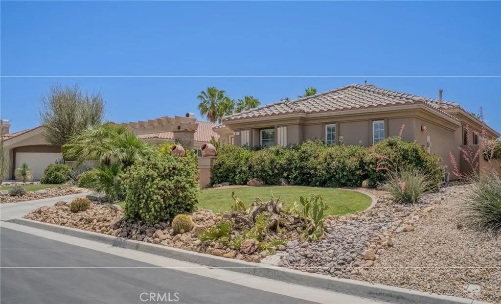 Photo of 41 Vista Mirage Way, Rancho Mirage, CA 92270 (MLS # SR26001783)