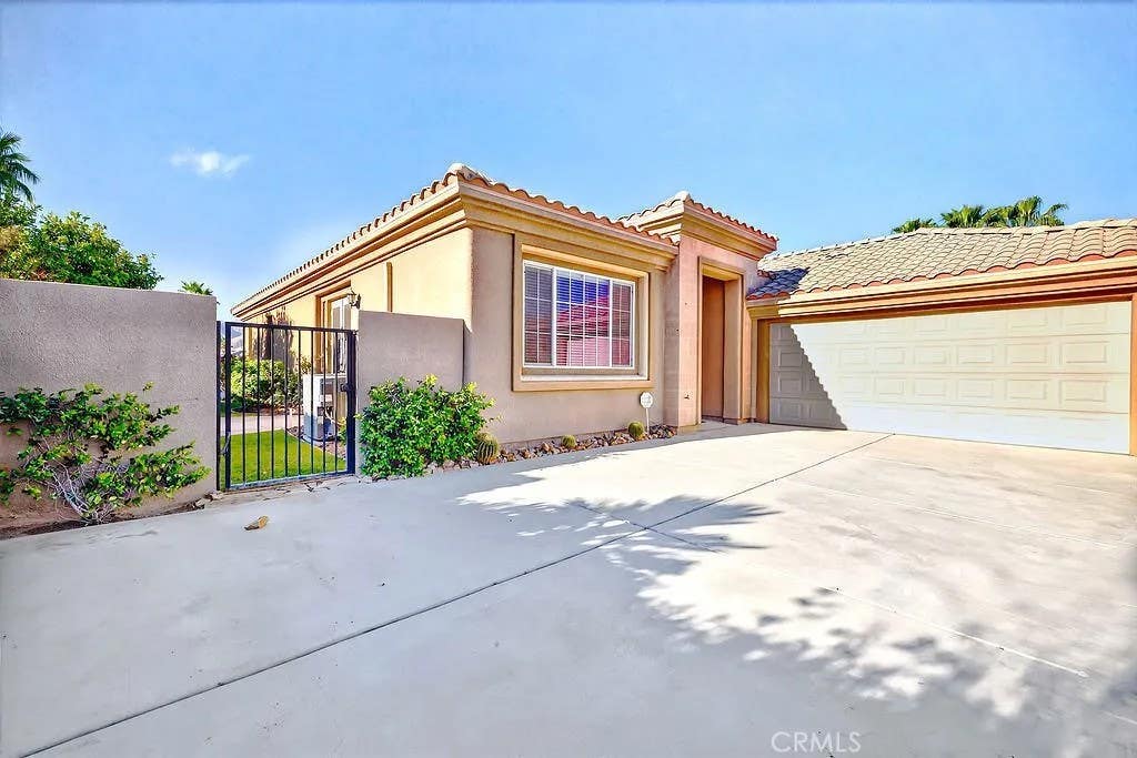 Photo of 41 Vista Mirage Way, Rancho Mirage, CA 92270 (MLS # SR26001783)