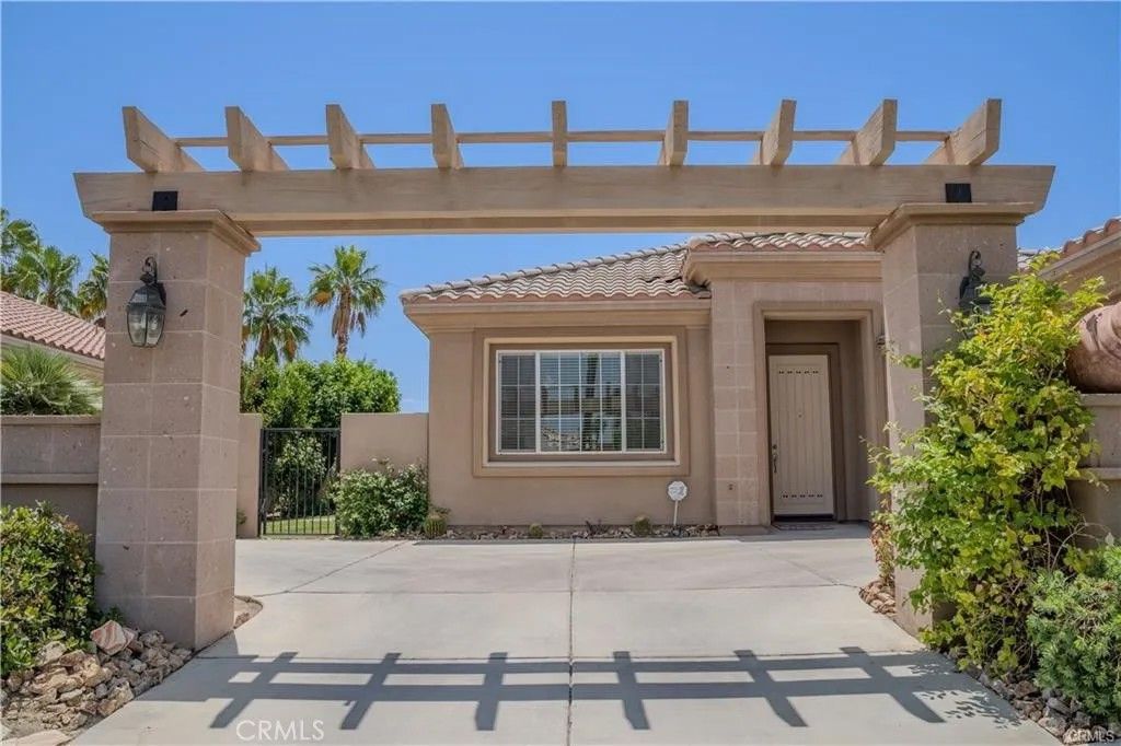 Photo of 41 Vista Mirage Way, Rancho Mirage, CA 92270 (MLS # SR26001783)