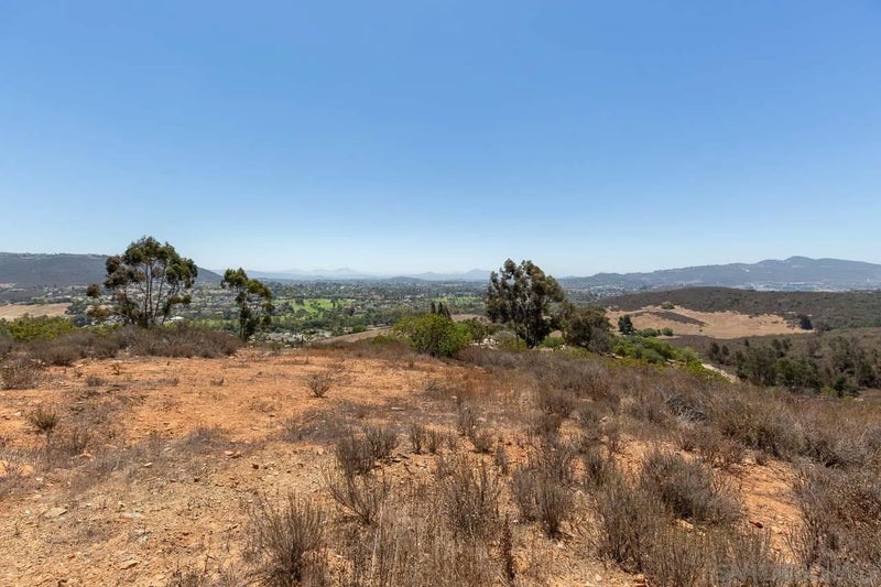 N Twin Oaks Valley Rd 0