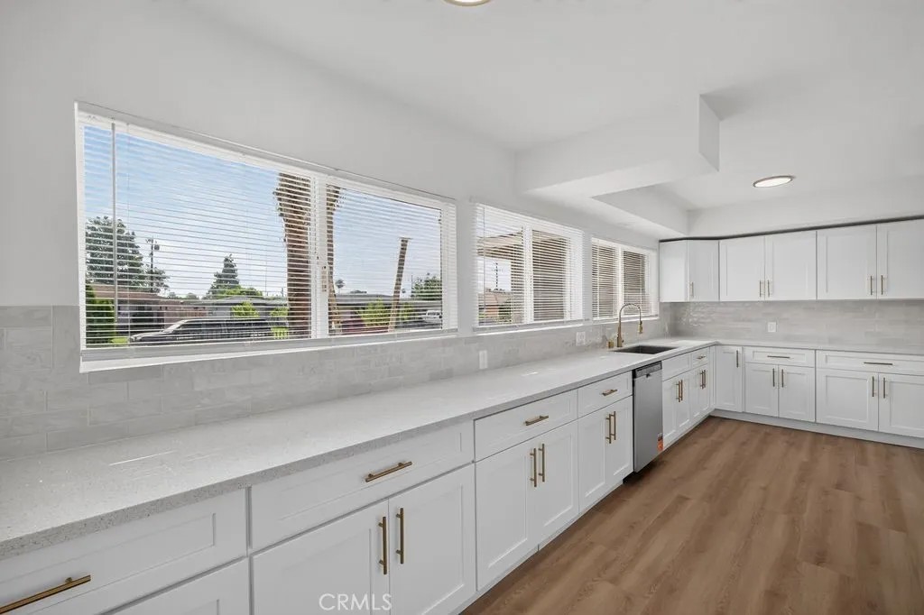 932 N Encina