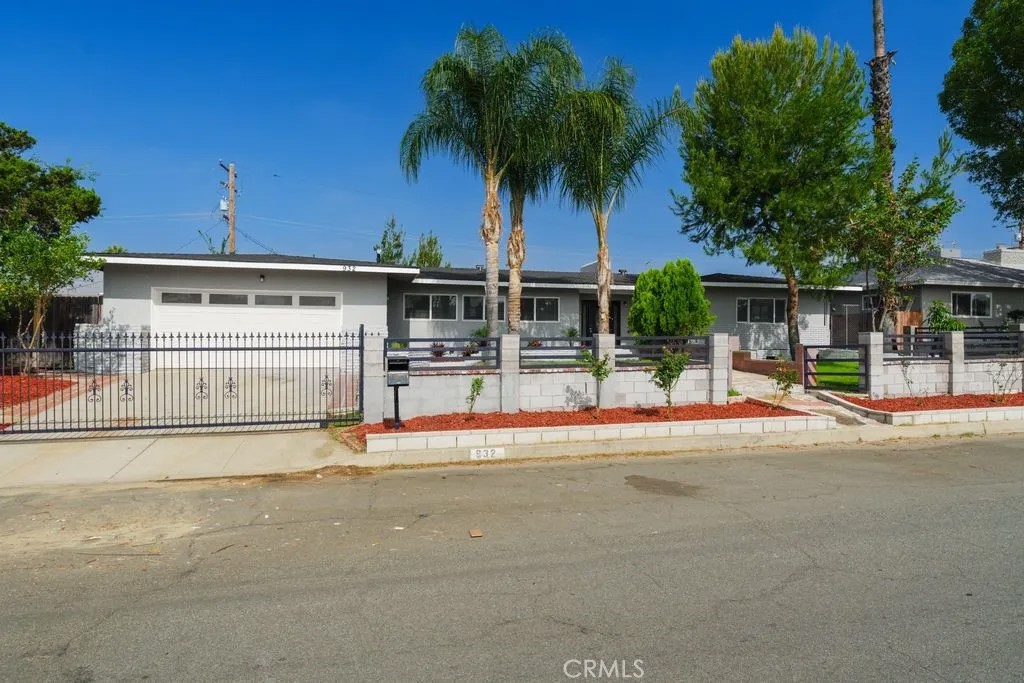 932 N Encina