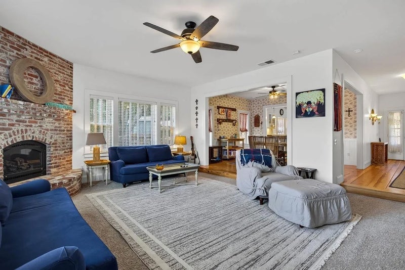 4823 Belvedere