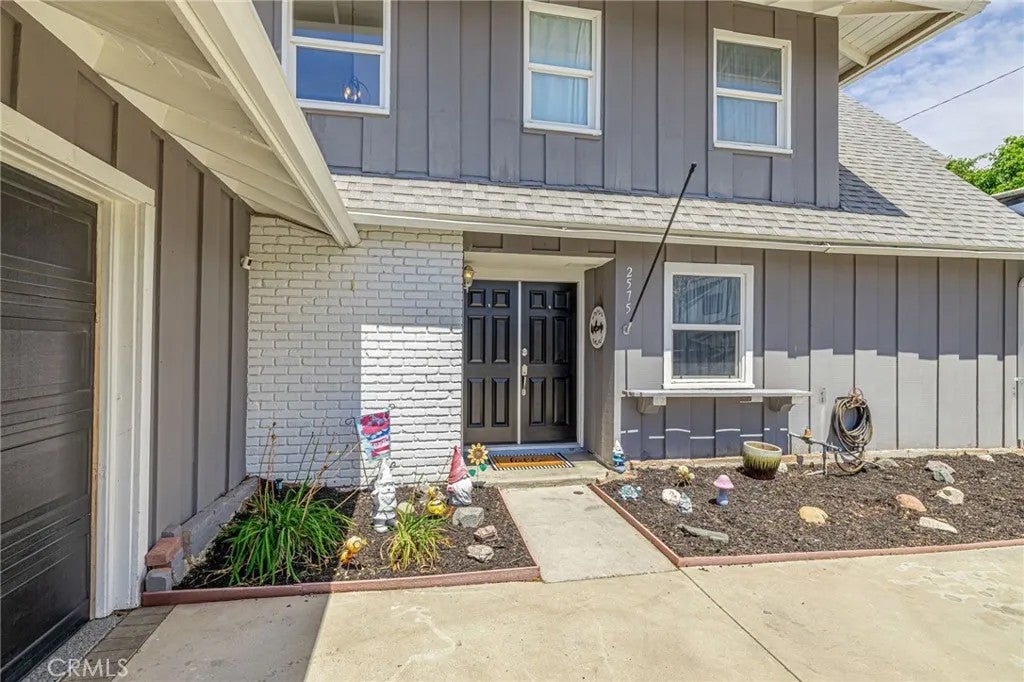 2575 Victoria