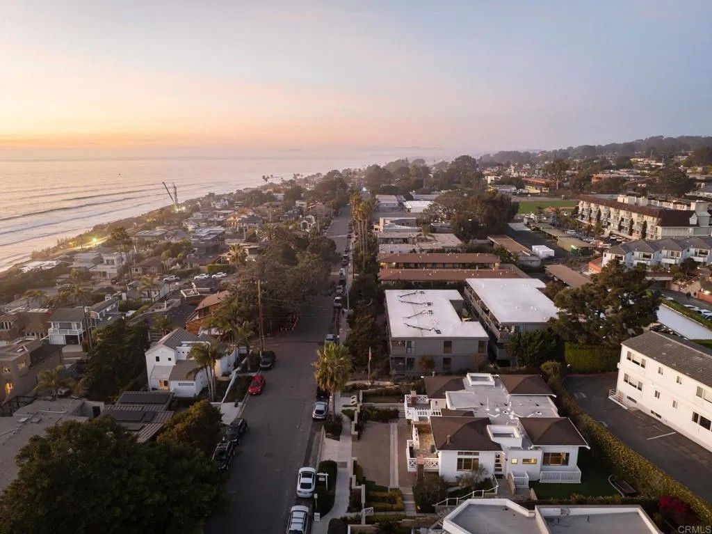 Photo of 611 Stratford Ct, Del Mar, CA 92014 (MLS # NDP2602555)