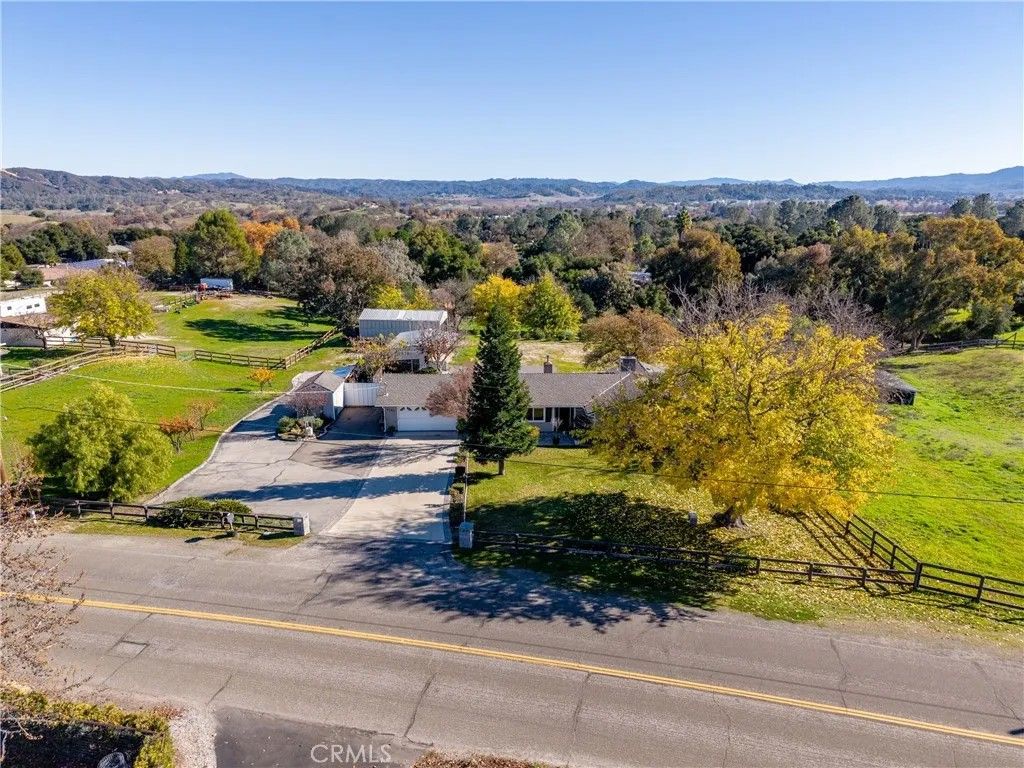 Photo of 9220 Carmel Rd, Atascadero, CA 93422 (MLS # NS25276020)