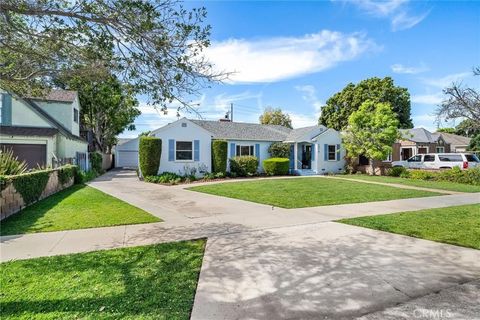 Photo of 2314 Oakmont Avenue, Santa Ana, CA 92706 (MLS # PW26047424)