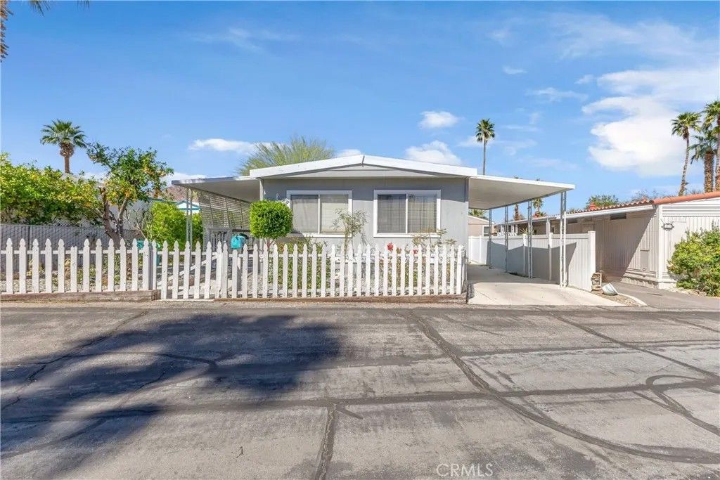 Photo of 25 Diamond #25, Palm Desert, CA 92260 (MLS # IG26054859)