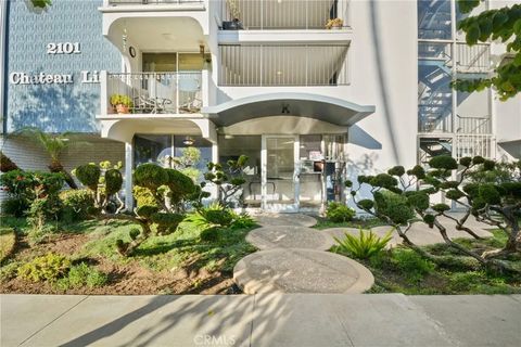 Photo of 2101 E 2nd St #305, Long Beach, CA 90803 (MLS # PW26016919)