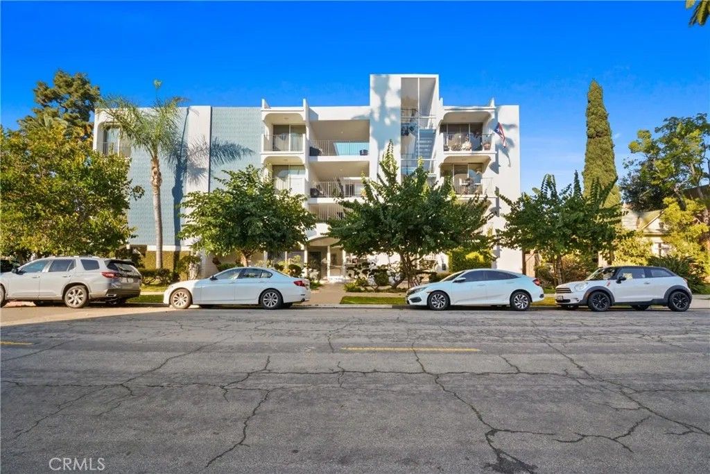 Photo of 2101 E 2nd St #305, Long Beach, CA 90803 (MLS # PW26016919)