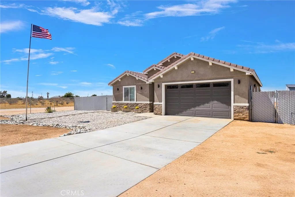 22620 Laurel