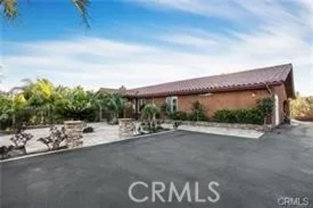 Photo of 2440 Los Alisos Drive, Fallbrook, CA 92028 (MLS # NP26022539)