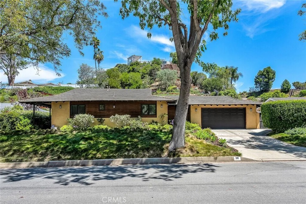 36 Encanto Drive