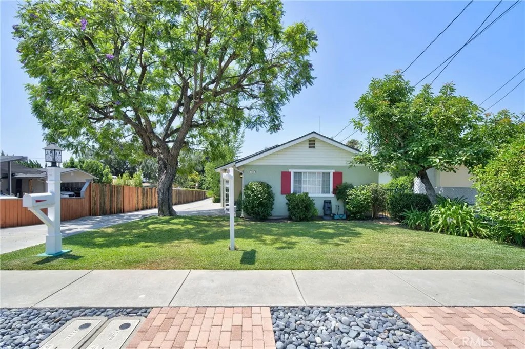 300 W Laurel Avenue