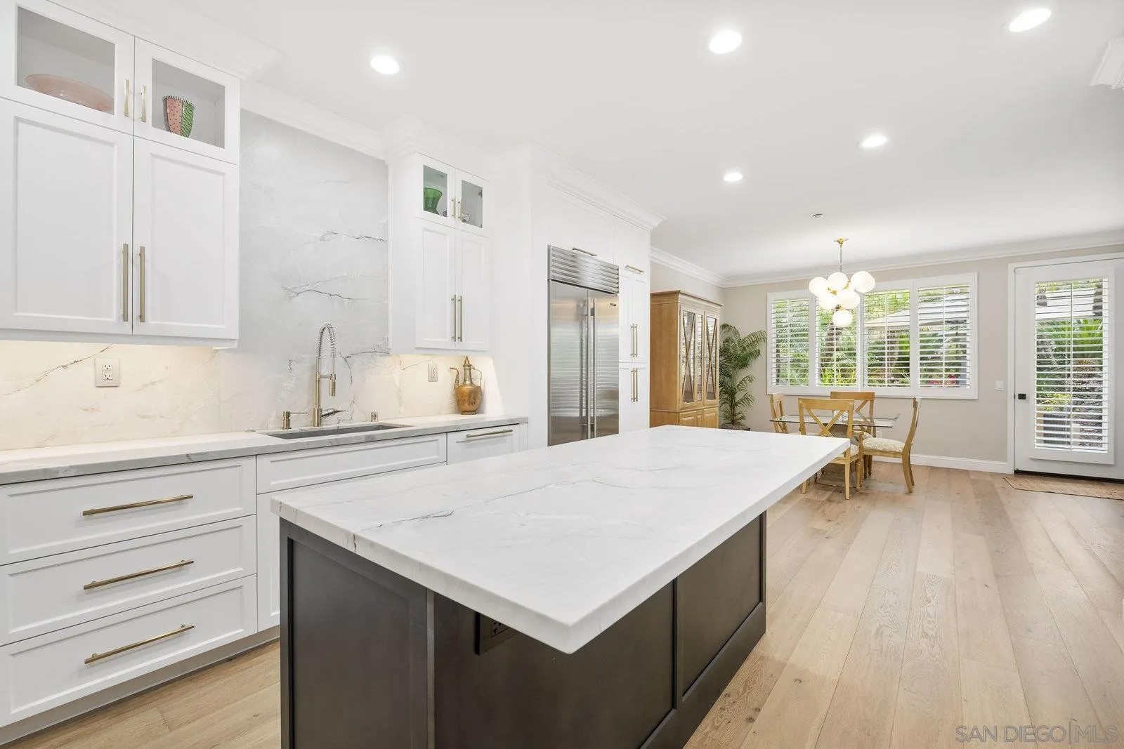 6467 Alexandri Cir